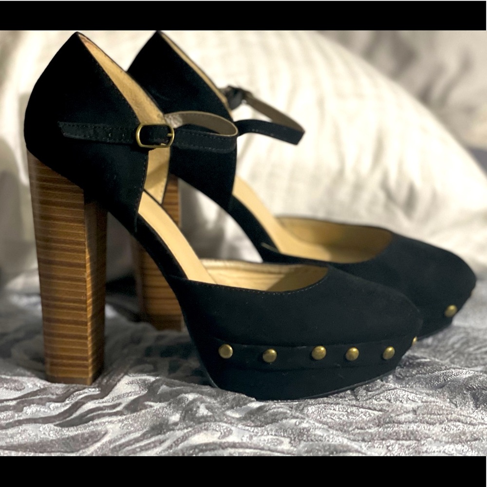 NWOB Black Suede Studded Heel…